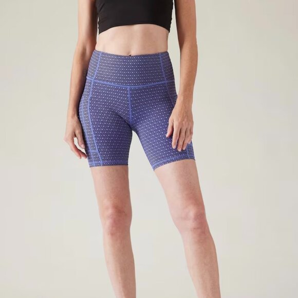 Athleta Pants - Ahtleta NWT Women's XS Purple Black Ultimate Stash Monogram Short Pockets 7"